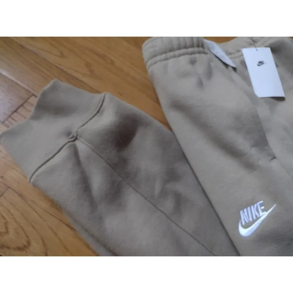 NWT Nike Men's XL Sportswear Jogger Sweatpants Tapered Leg Beige BV2671-247 NEW